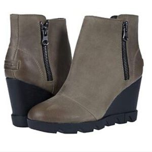 WOMEN'S JOAN UPTOWN™ ZIP BOOTIE